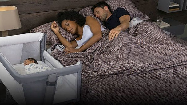 Dormir con el bebé, dormir al lado de tu recién nacido.