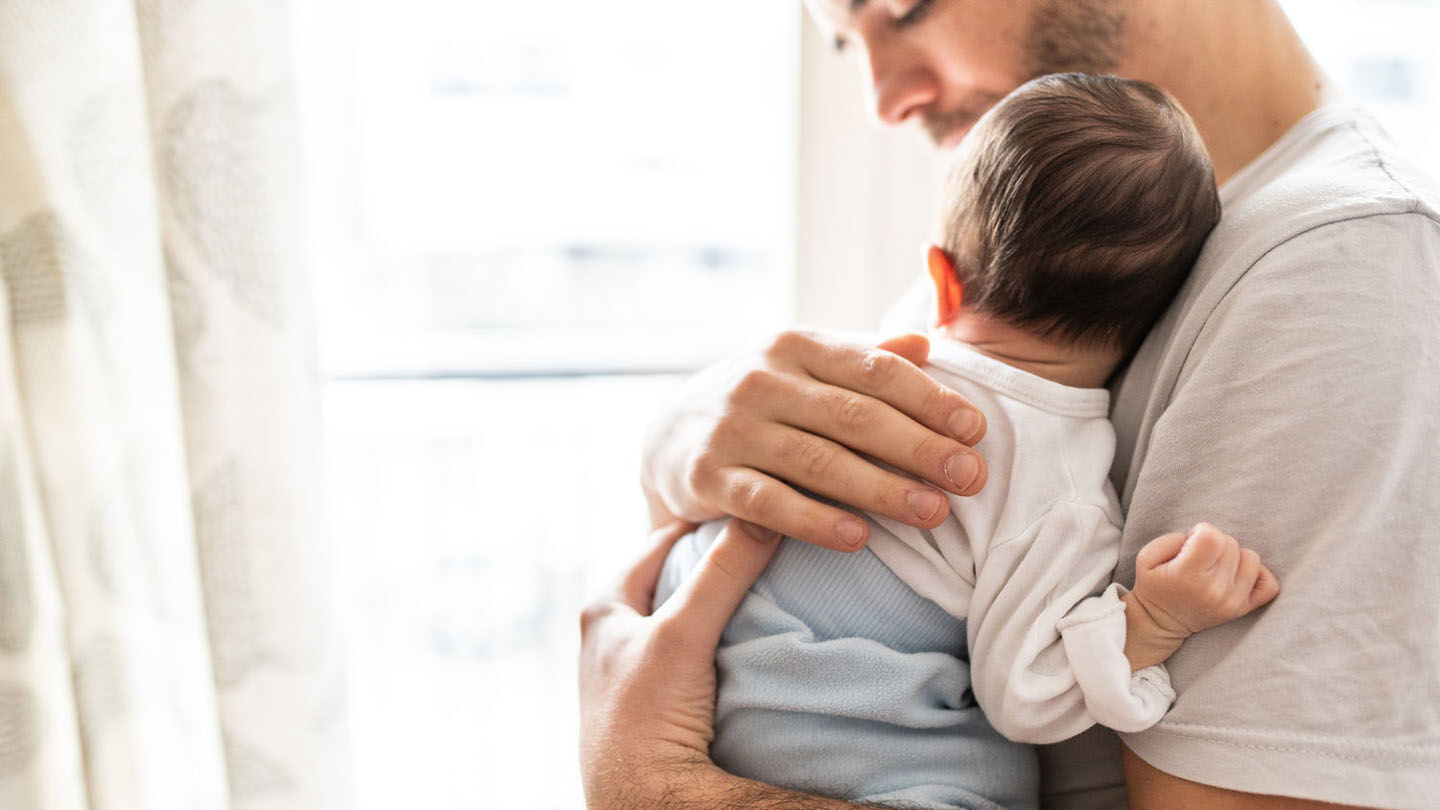 ¿Qué es la "cabeza plana infantil" y cuáles son sus causas?