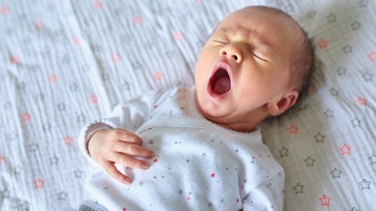 ¿Cómo vestir a un recién nacido para dormir?