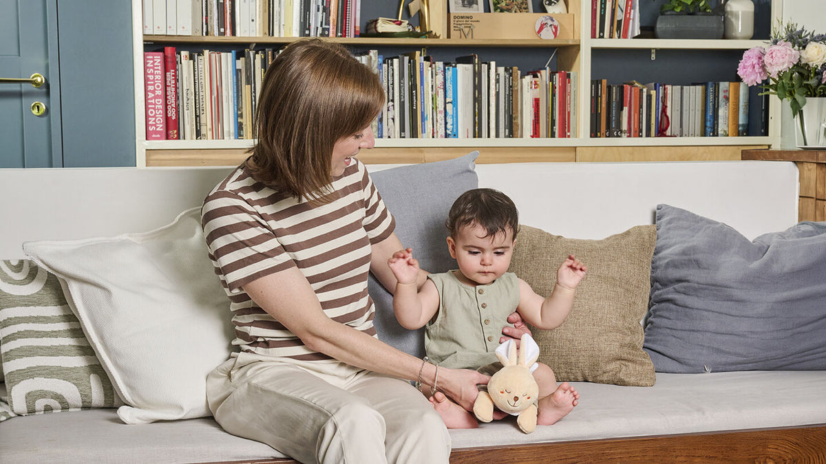 Manta de apego para bebés: qué es, para qué sirve y cómo usarla para dormir.